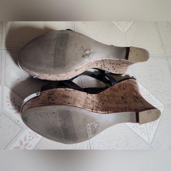 J Lo black platform - Picture 7 of 8